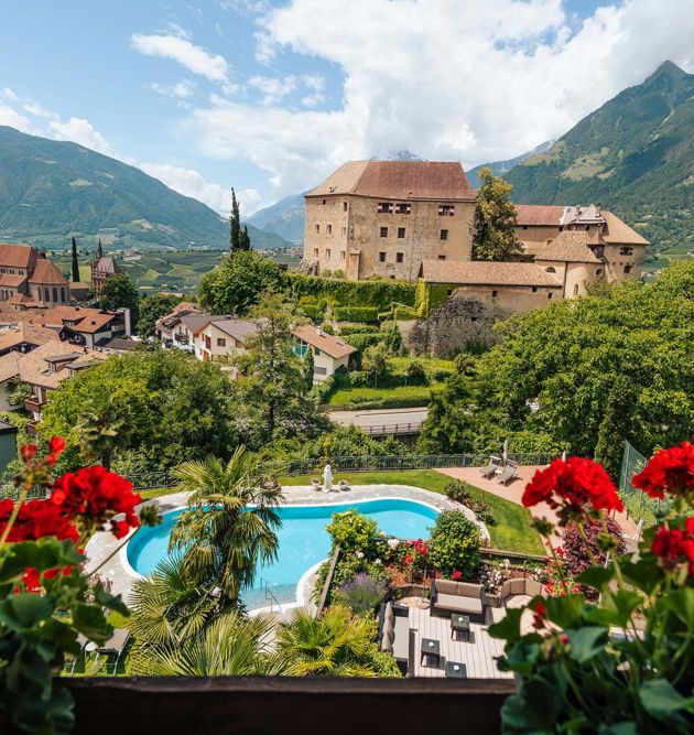 View of the outdoor pool and Scena/Schenna in summer