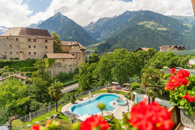 Vista dalla camera doppia Schenna sul giardino e alcune attrattive