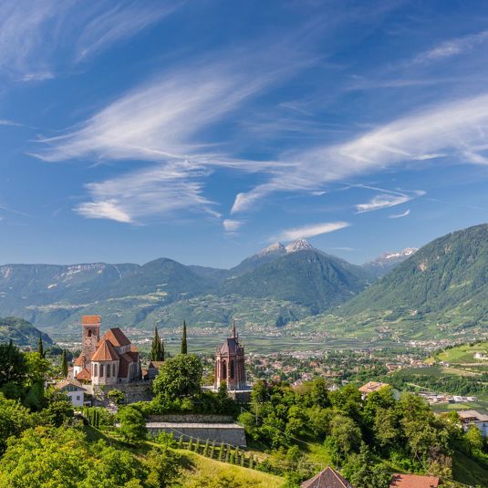 Fare vacanza a Merano e dintorni e scoprire la bellezza di Scena