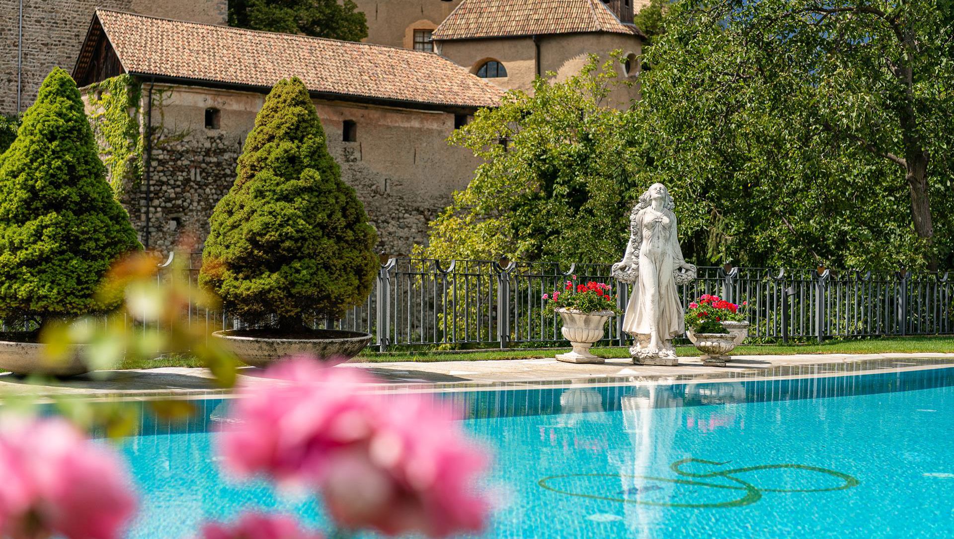 The outdoor pool with a view on the castle