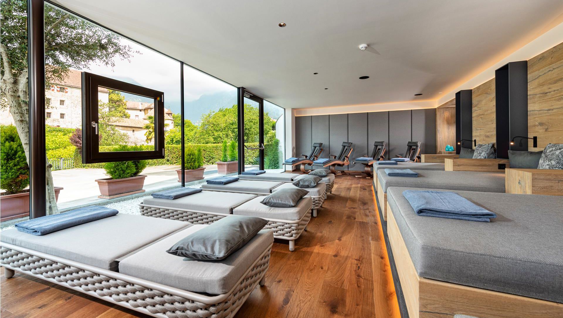 The relaxation room with view to the castle of our wellness hotel near Merano/Meran